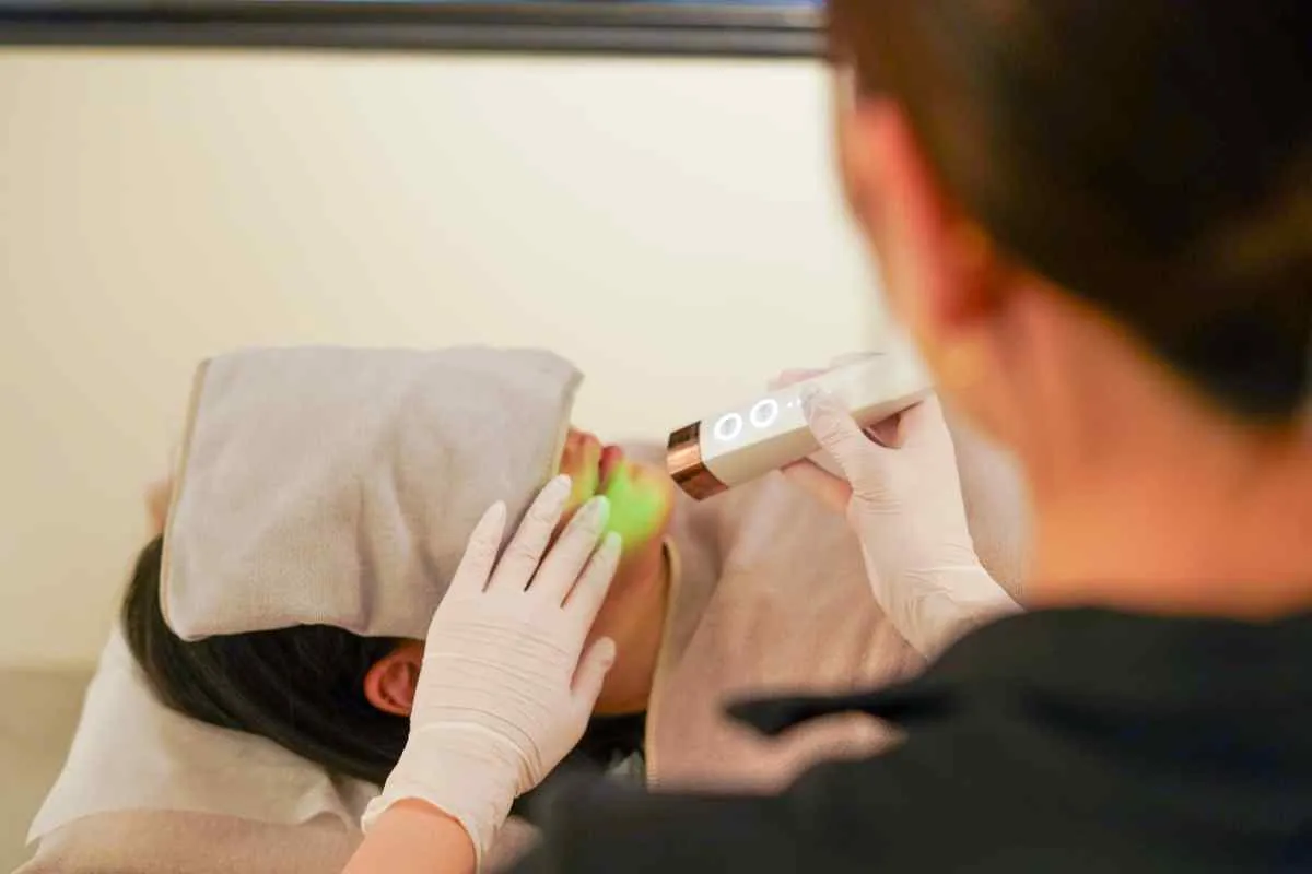 明るく均一な肌トーンを目指す施術