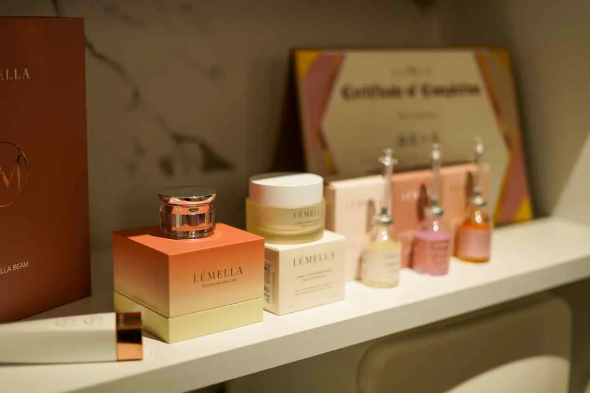 ご自宅でのケアに化粧品の販売も実施